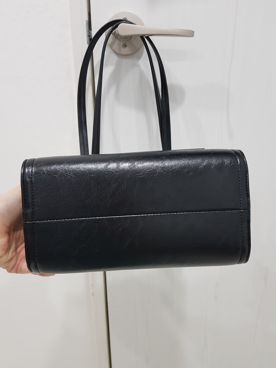 [새상품급] 스탠드오일 오블롱백 미니 블랙 숄더백 상품이미지7