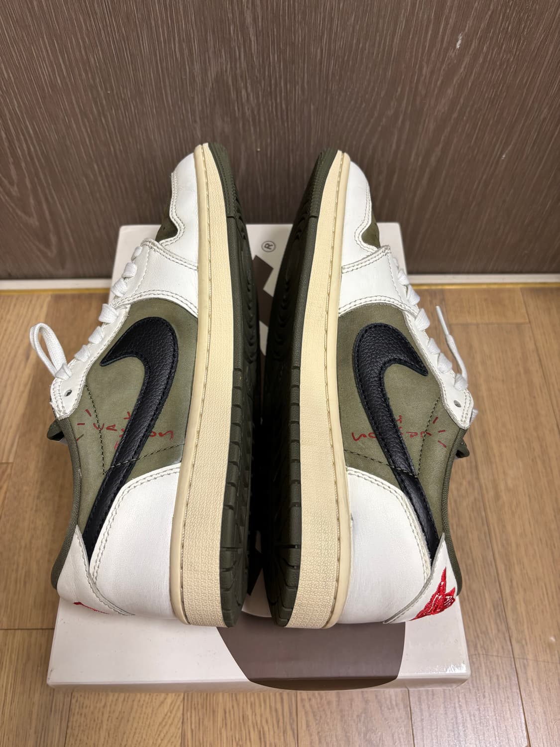 나이키 트래비스 스캇 리버스 올리브 상품이미지4