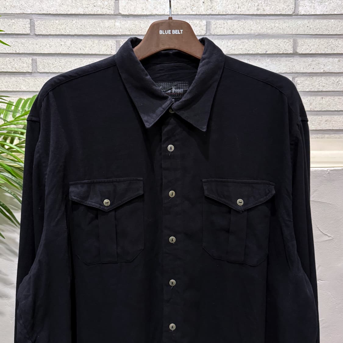 EURO VINTAGE 캐주얼 스웨이드셔츠 투포켓 메탈버튼 디테일 블랙 상품이미지4