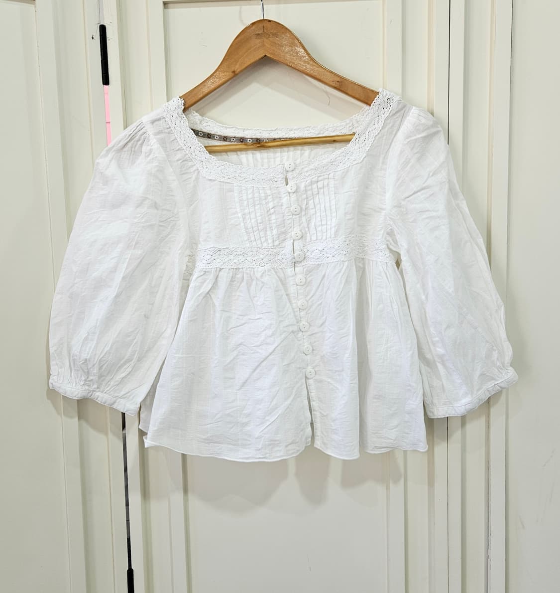 화이트 레이스 핀턱 코튼 블라우스 상품이미지1