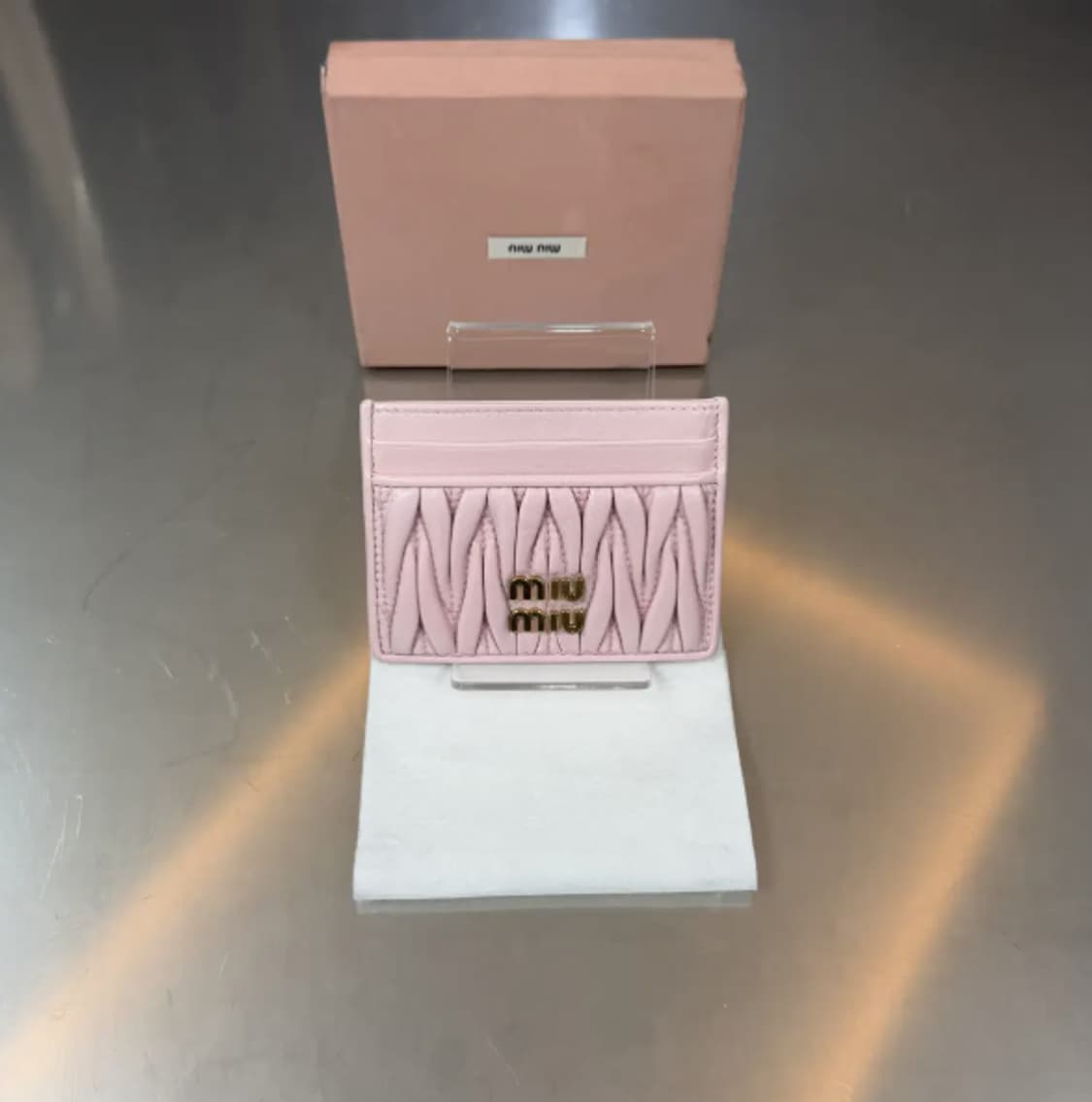 [정품]MIU MIU 마테라쎄 금장 나파 레더 카드지갑 핑크 OS 상품이미지1