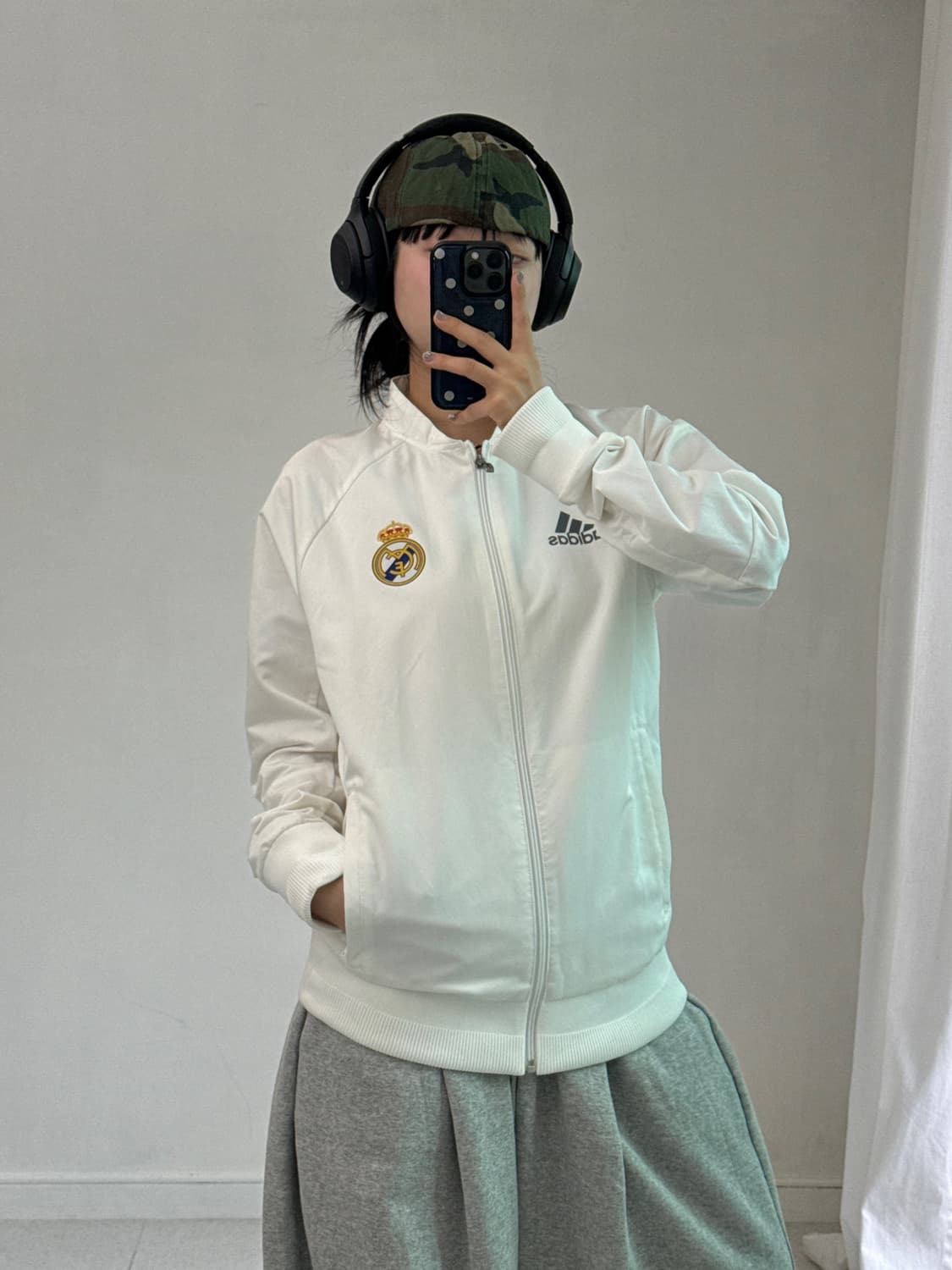 아디다스 화이트 레알마드리드 집업 상품이미지3