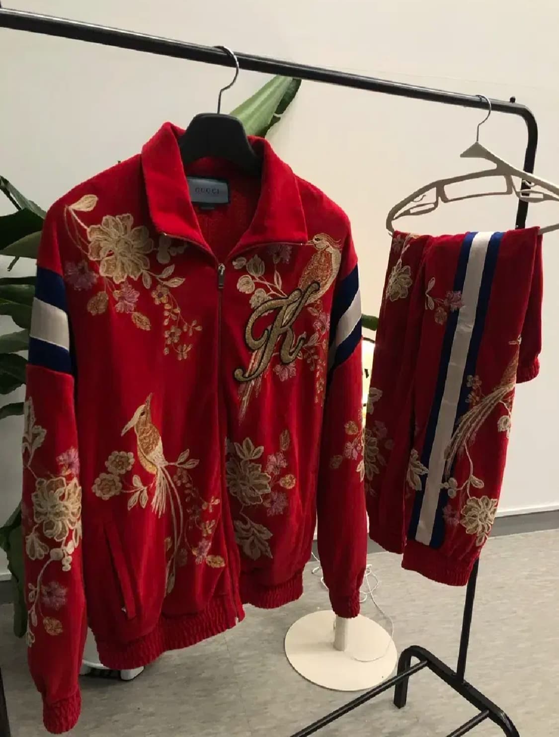 구찌 디아이 디자이너 콜라보 자수 트레이닝 셋업 백화점판 한글택
 상품이미지2