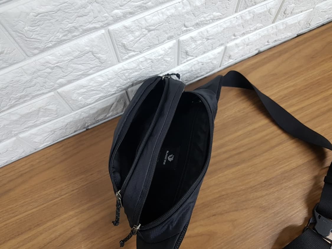 블랙야크 힙색 슬링백 크로스백 (남여공용사용가능) 상품이미지6