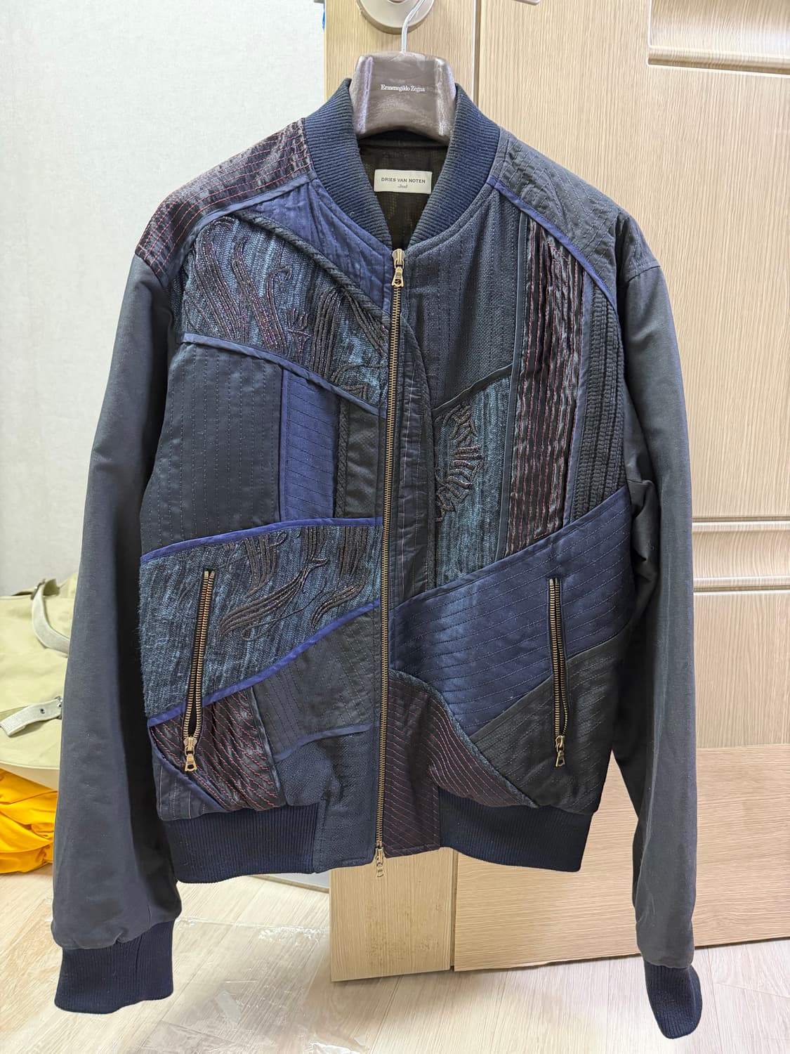 드리스반노튼 자수 봄버 상품이미지1