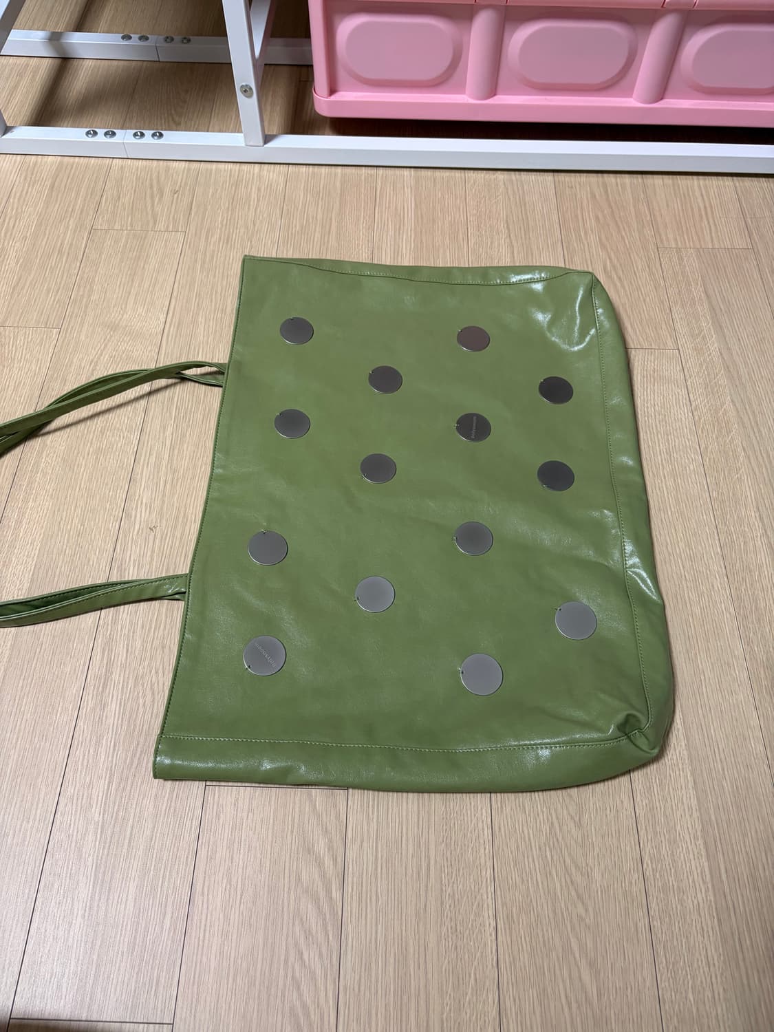 폴리수엠 메탈릭 쇼퍼백 그린 상품이미지2