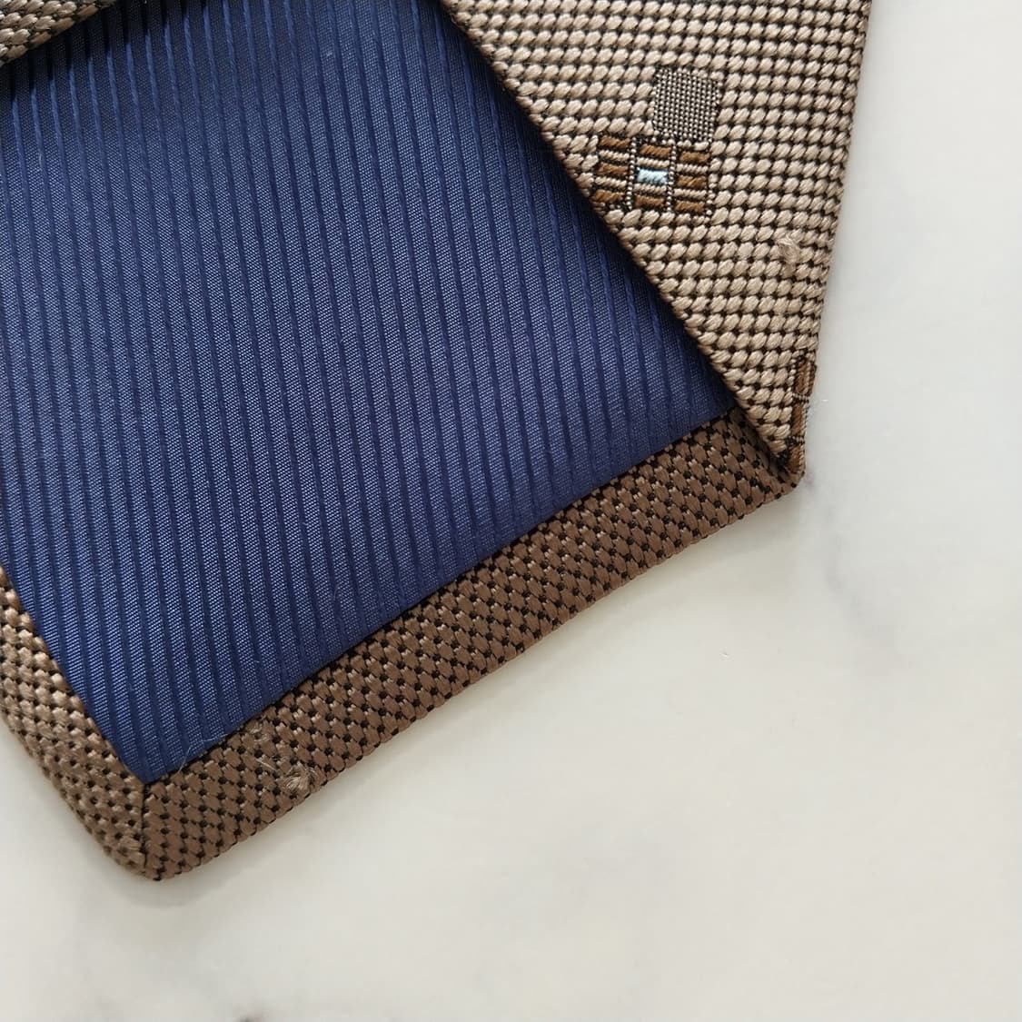 고타이쿠 실크 브라운 자카드 패턴 넥타이 9.6cm A등급 K1310
 상품이미지8