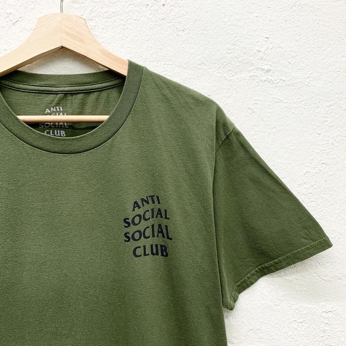 안티소셜소셜클럽 카키 빅로고 프린팅 티셔츠  상품이미지3