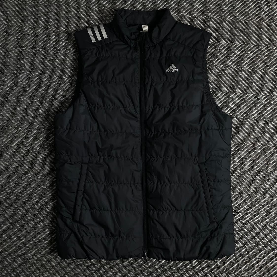 아디다스 경량 러닝 다운 베스트 블랙o 3695 상품이미지1