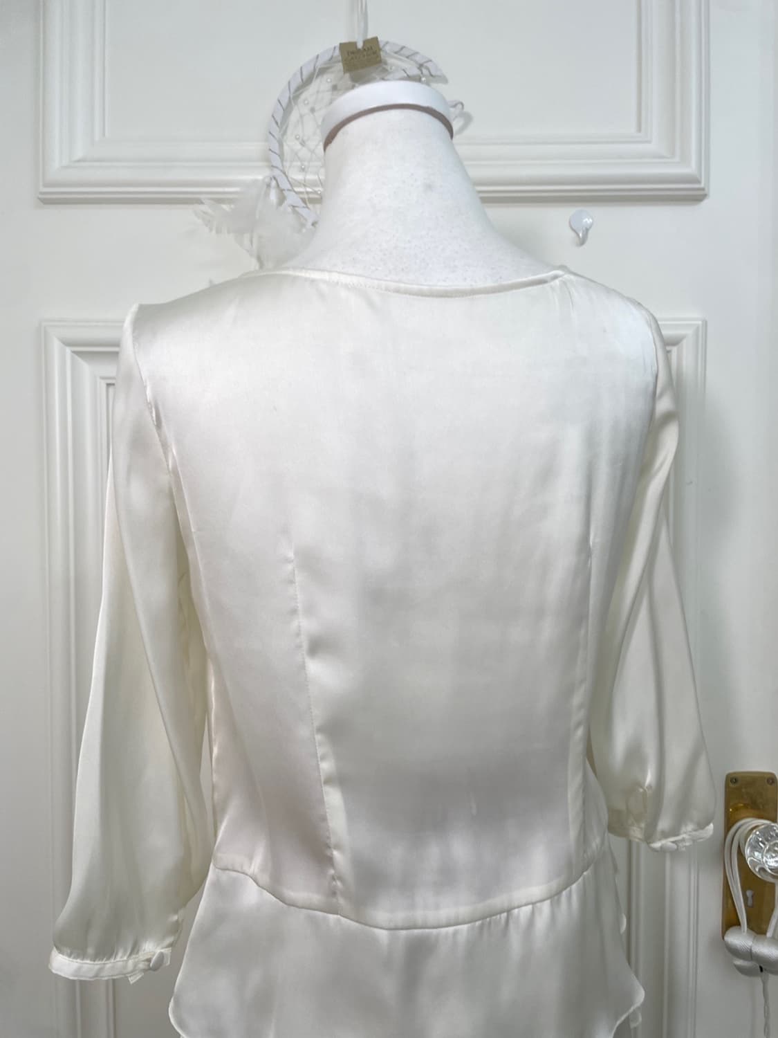 ivory satin pleats ruffle blouse(size-S) 상품이미지4