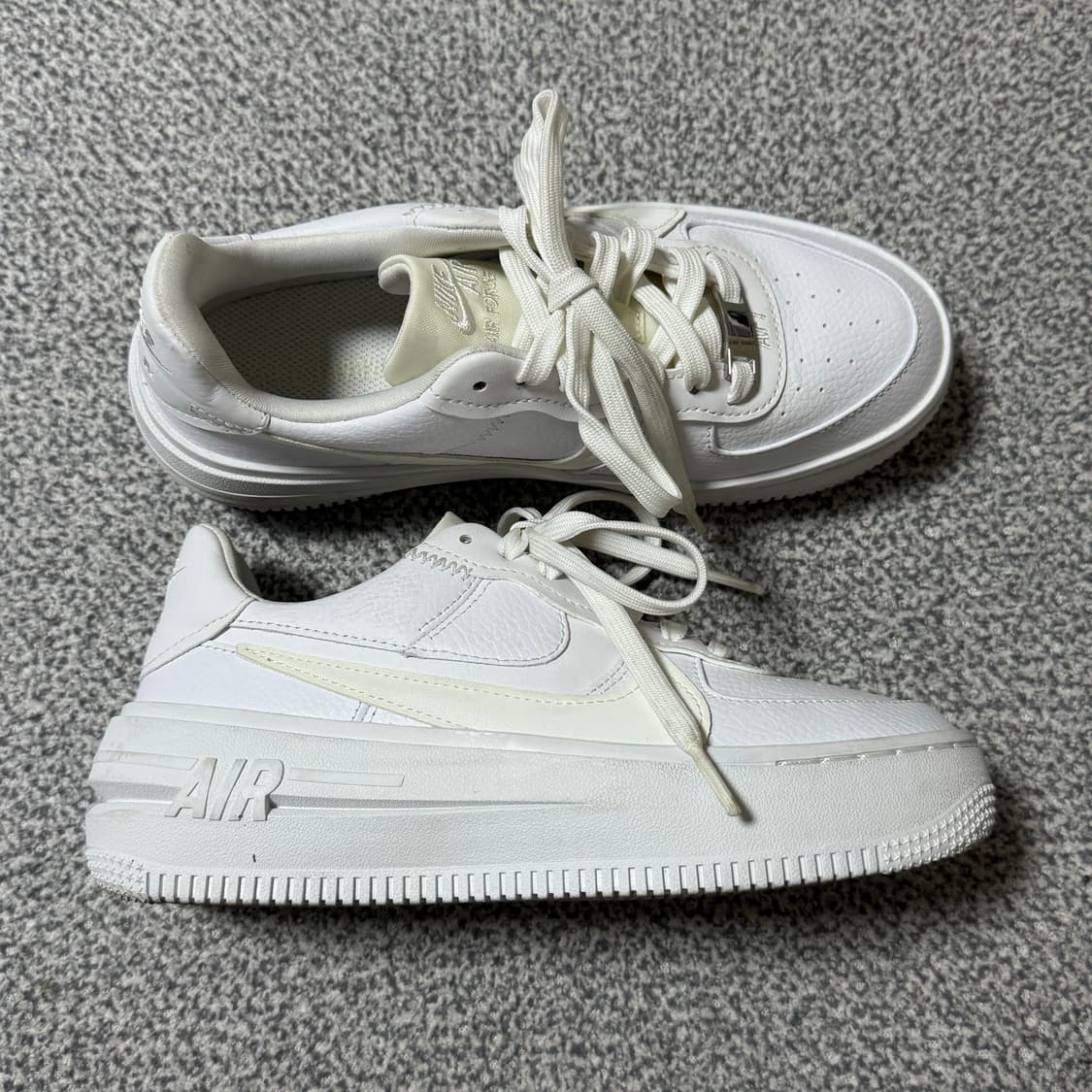 [정가 15만원] 나이키 에어포스1 플랫폼 화이트 225 상품이미지6