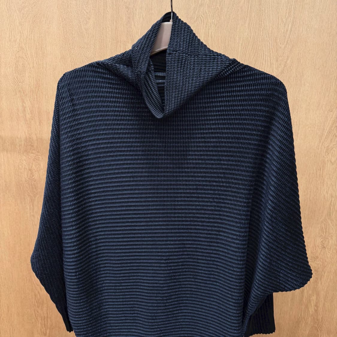 스피치오 하이넥 플리츠 롱 탑 드롭 숄더 하프 슬리브 디테일 루즈핏 블랙 상품이미지4