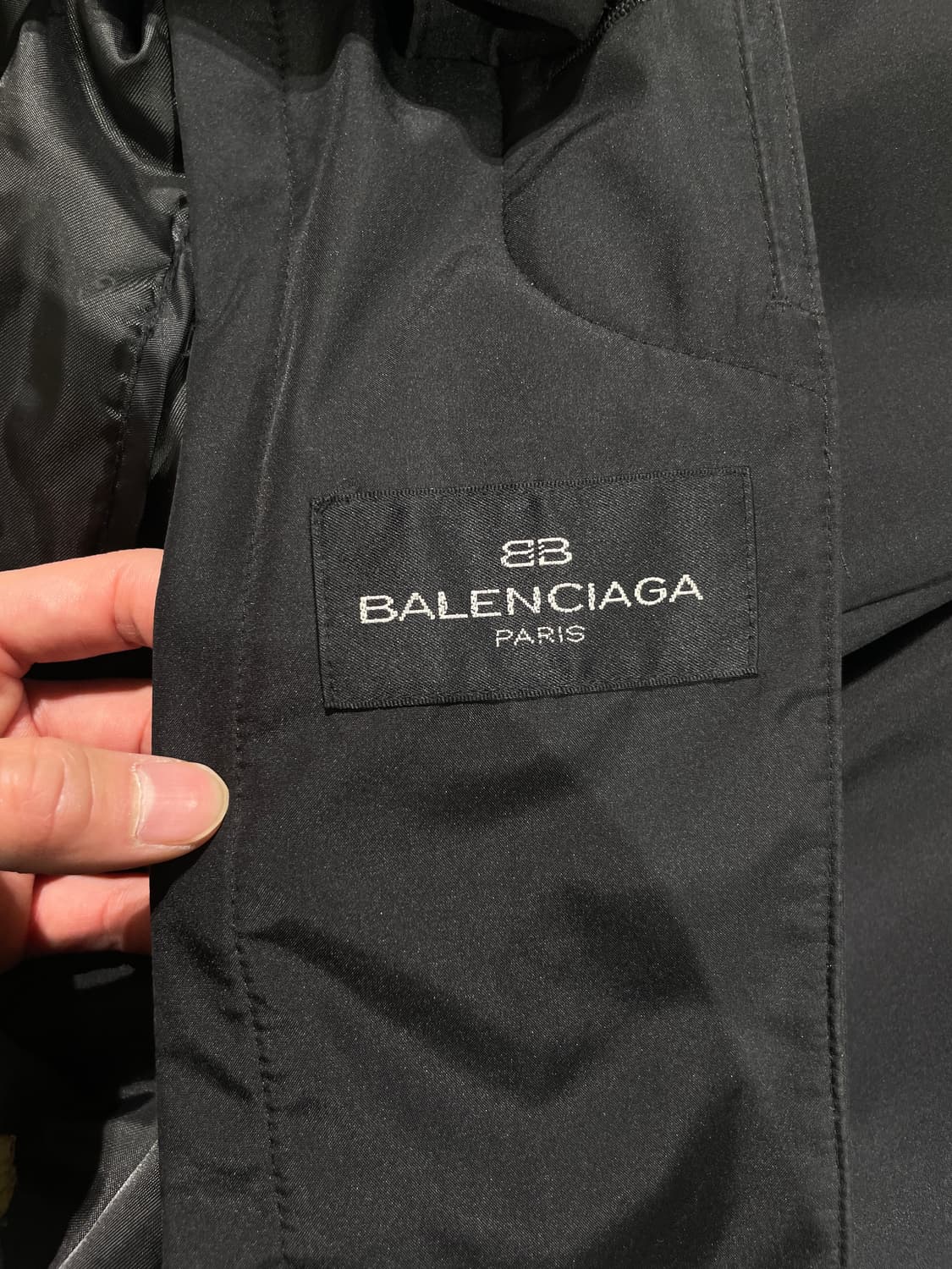 발렌시아가 블랙 퍼 카라 히든 버튼 폴리에스터 자켓 상품이미지10