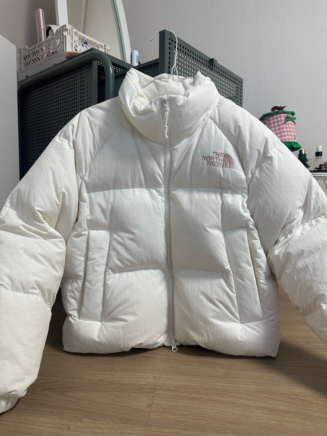 노스페이스 네오 퍼피 화이트 숏패딩 상품이미지2