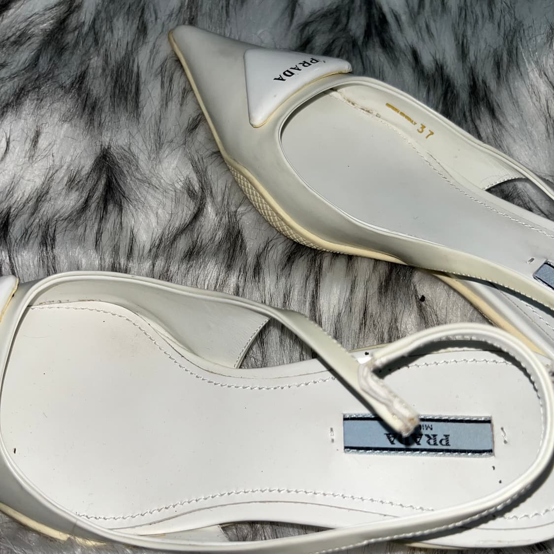 Prada 브러쉬드 가죽 슬링백 펌프스 상품이미지6