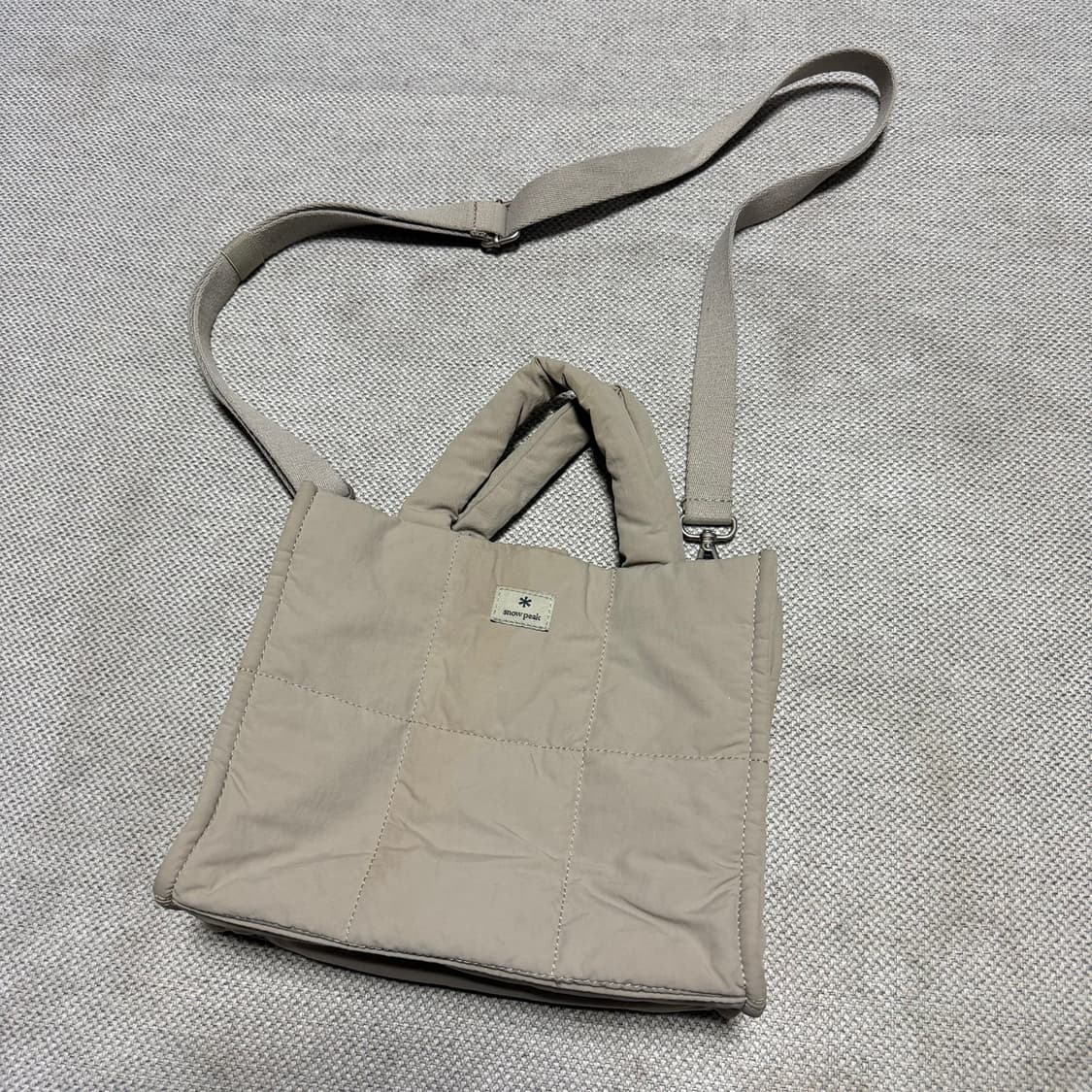 스노우피크 어페럴 퀄팅 패딩 토트백 상품이미지1