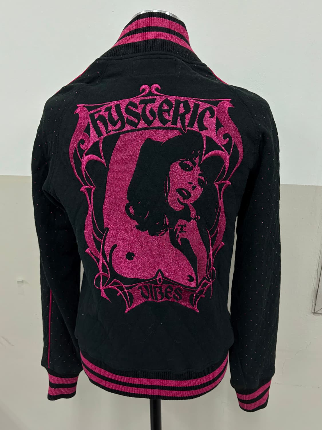 히스테릭글래머 자수 퀄팅 바시티 자켓 상품이미지1