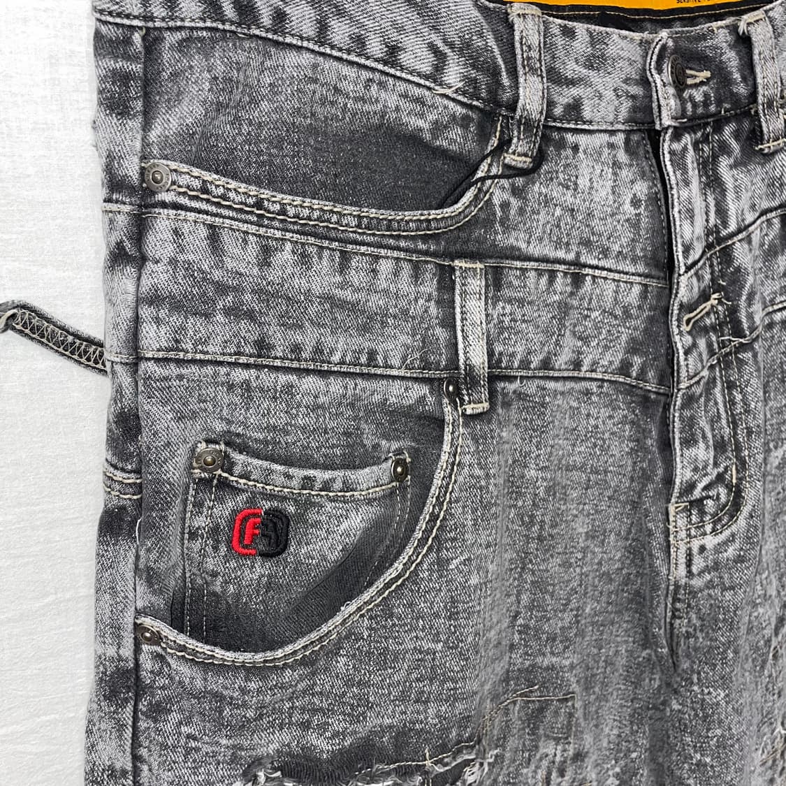 Freaky 워싱 디테일 반바지 상품이미지3