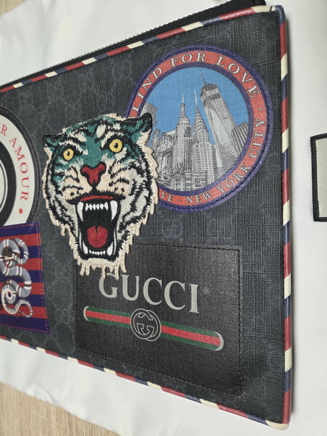 구찌 나이트 쿠리에 GG 수프림 클러치 상품이미지6