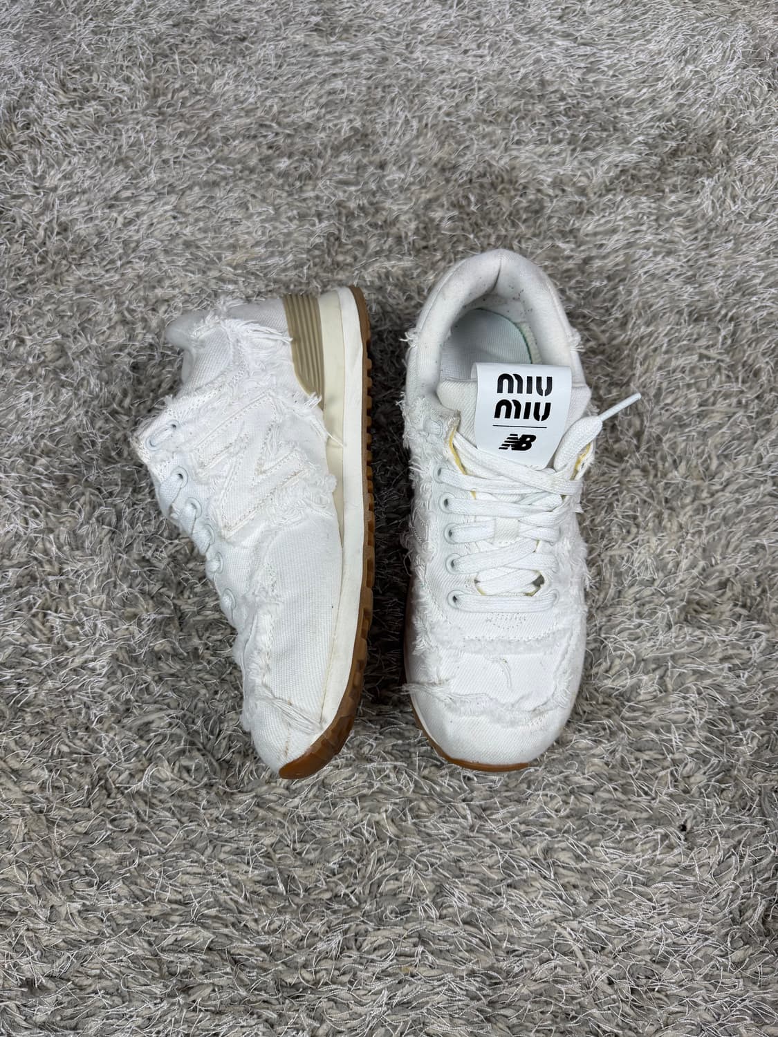 미우미우x뉴발란스 574 화이트 데님 스니커즈 상품이미지1