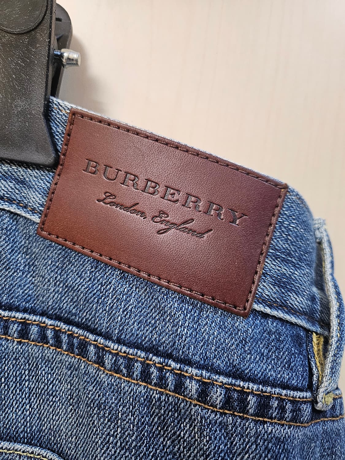 버버리 슬림핏 청바지 36 상품이미지3