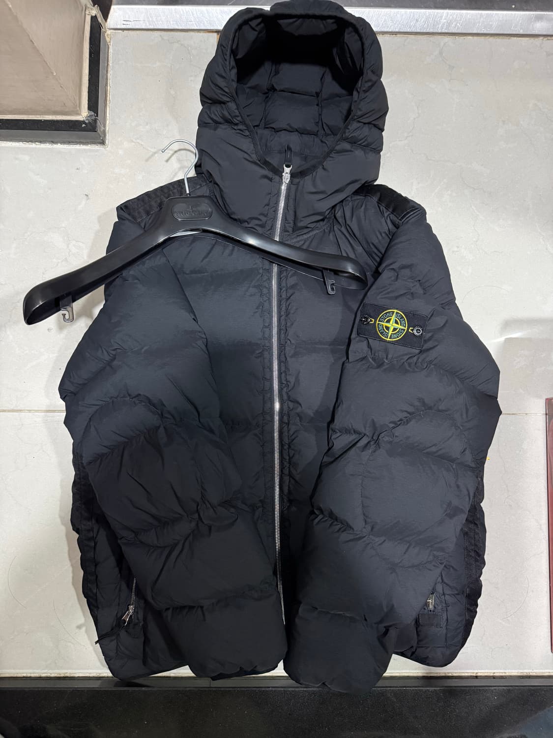 [당일출고,L사이즈] 23FW 스톤아일랜드 심리스 패딩 상품이미지1