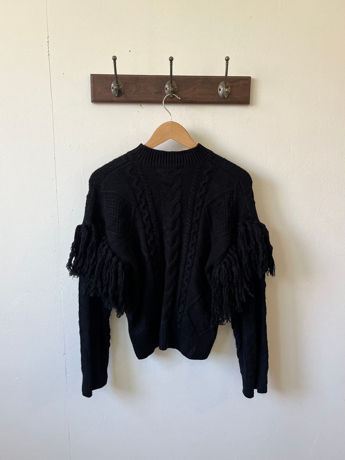 EMODA 테슬 블랙 스웨터 상품이미지4