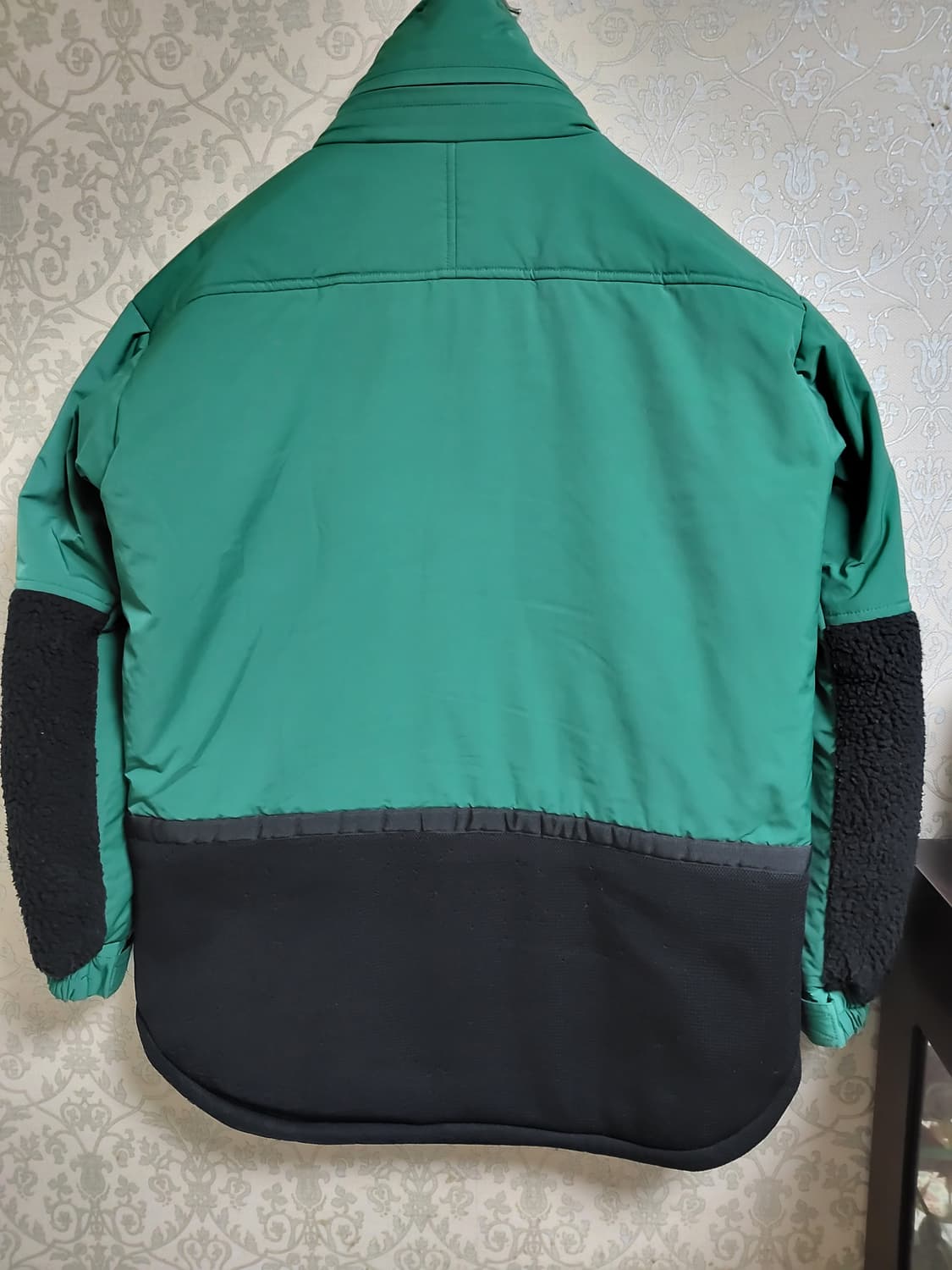 오니츠카타이거 패딩 상품이미지5