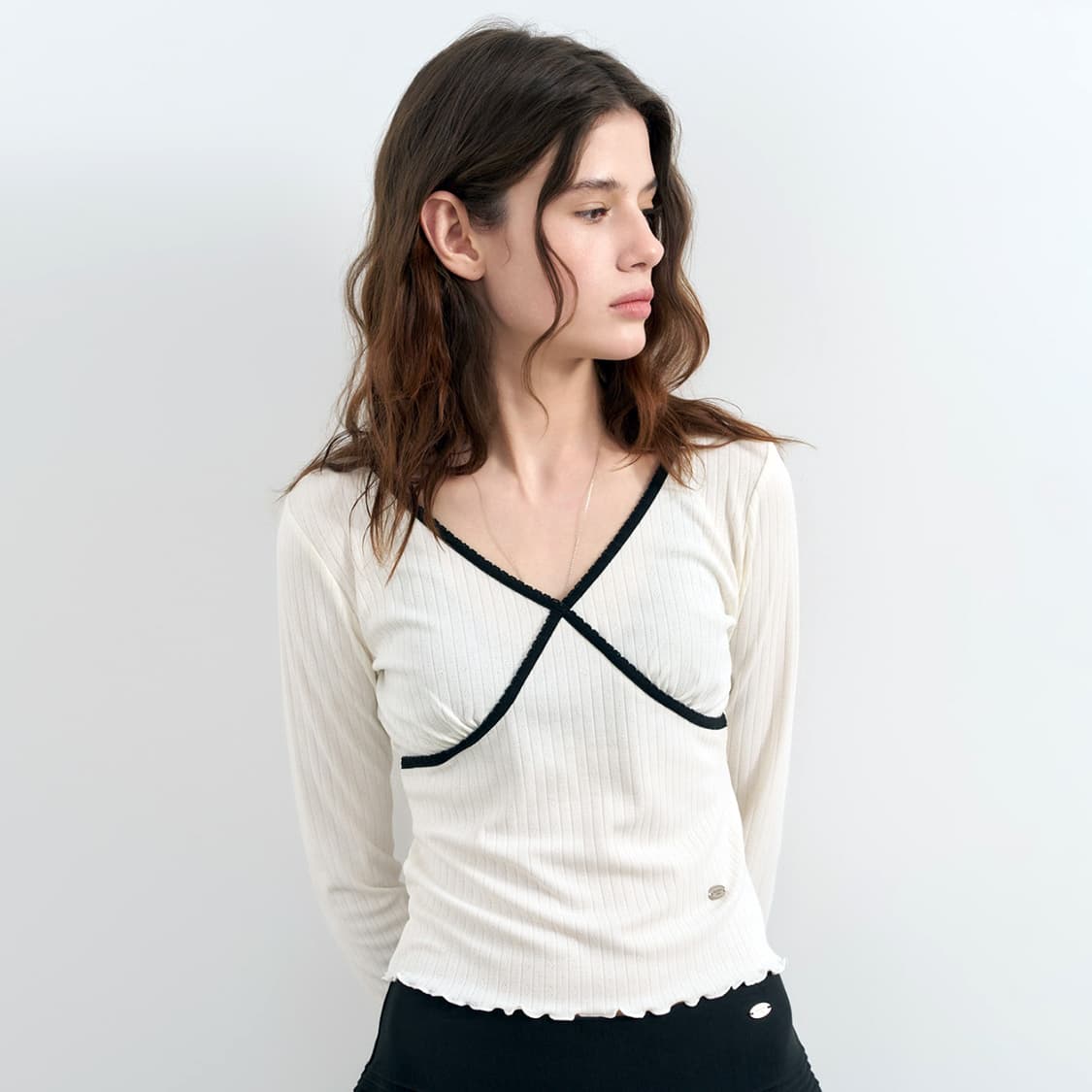 제너럴아이디어(Generalidea) 배색 아일렛 V넥 티셔츠 55 상품이미지2