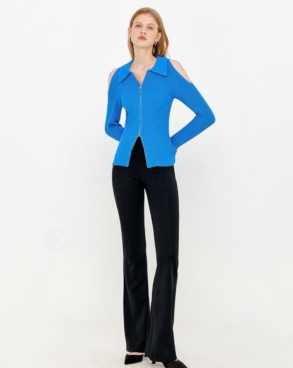 YUSE 유즈 컷아웃 숄더 니트집업 블루 상품이미지4