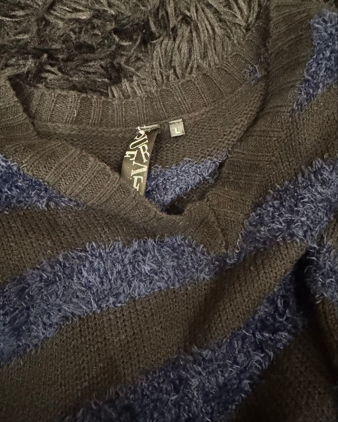 Black&Blue Stripe V-neck Knit  상품이미지5