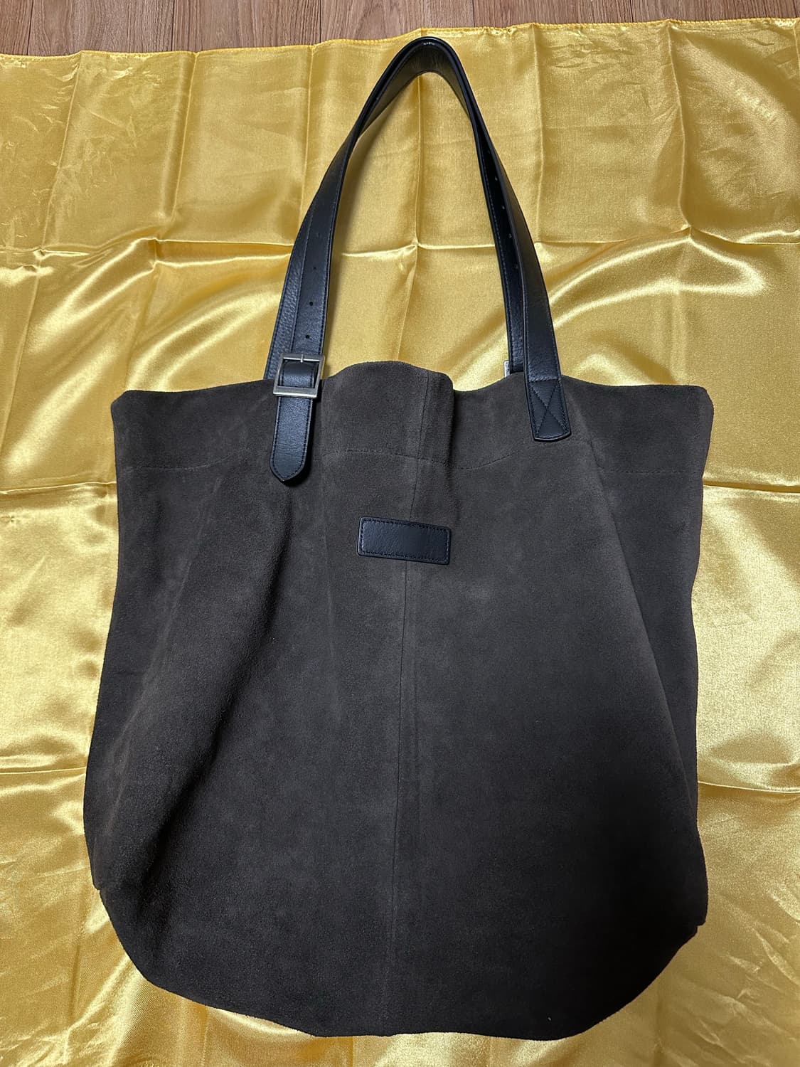 해칭룸 스웨이드 토트백 판매합니다. 상품이미지2