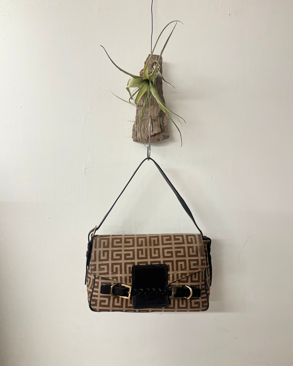 지방시 시그니처 4G 캔버스 가죽 플랩 숄더백 상품이미지1