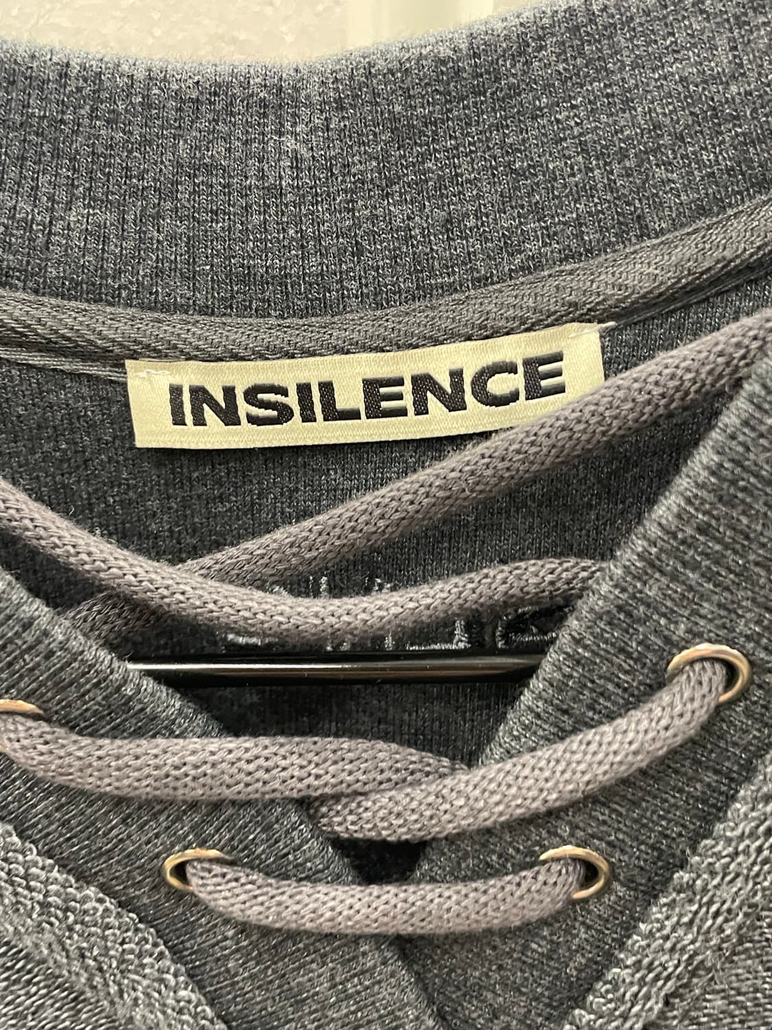 인사일런스 레이스업 스웨트셔츠 맨투맨 CHARCOAL (S) 상품이미지3