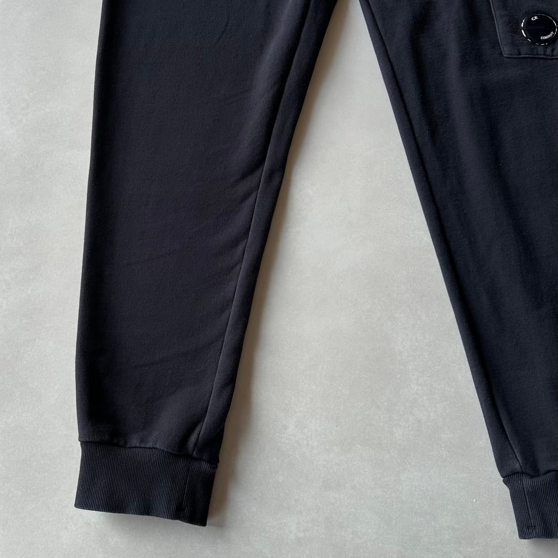 [XXL]씨피컴퍼니 C.P. Company 카고 렌즈 스웻 조거 팬츠 상품이미지3