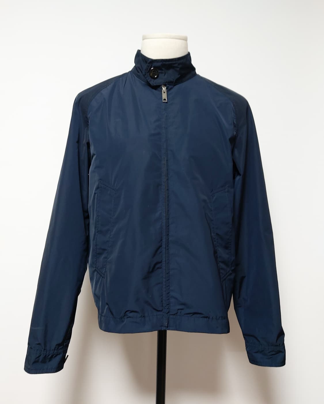 버버리 런던 네이비 블루종 패커블 자켓 (L)

 상품이미지1