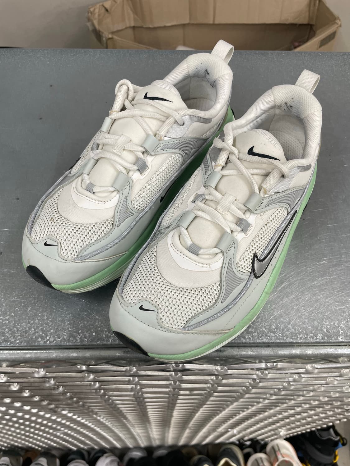 나이키 에어맥스 블리스 화이트 실버 255 상품이미지2