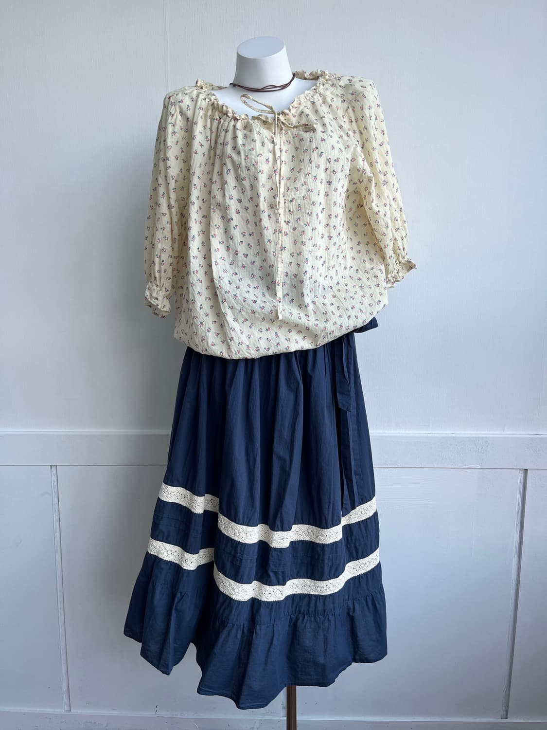 ONLY HUE 잔꽃 코튼 셔링 블라우스 상품이미지3