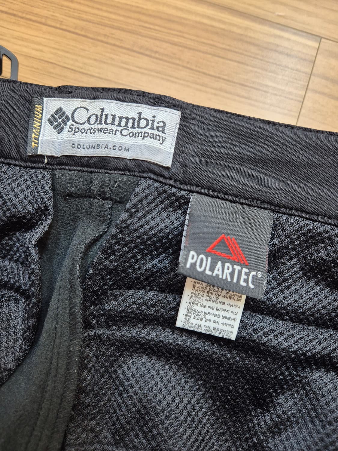 컬럼비아 여성 등산 바지 블랙 색상입니다. 사이즈는 65(S)이고, 허리 상품이미지4