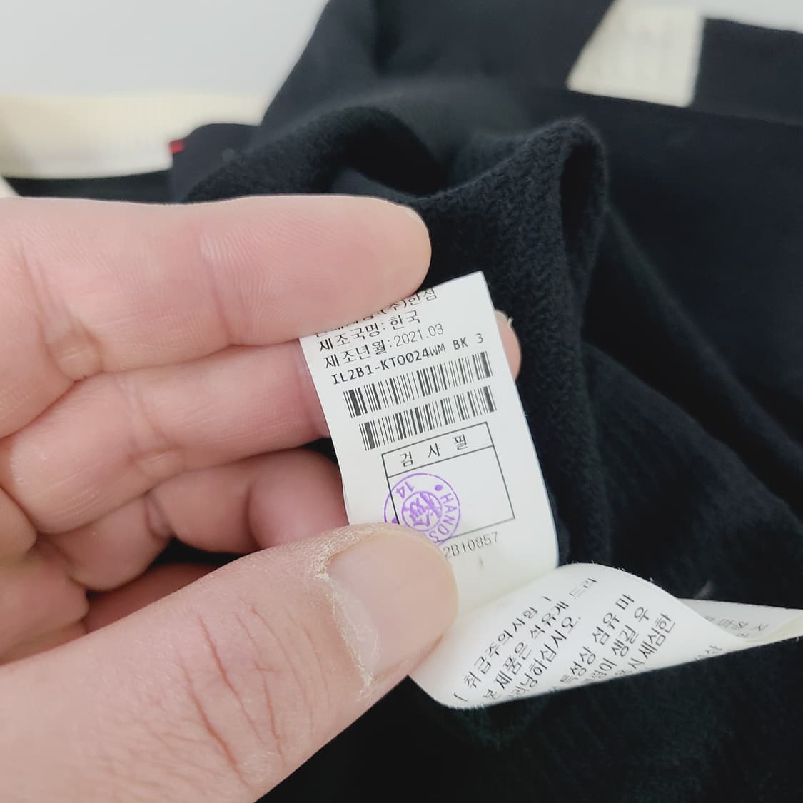 한섬 래트 바이 티 배색 브이넥 케이블 니트 블랙 90 상품이미지8