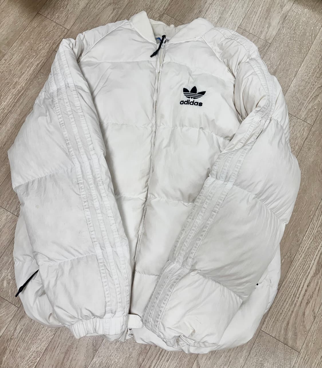 아디다스 화이트 패딩 상품이미지1