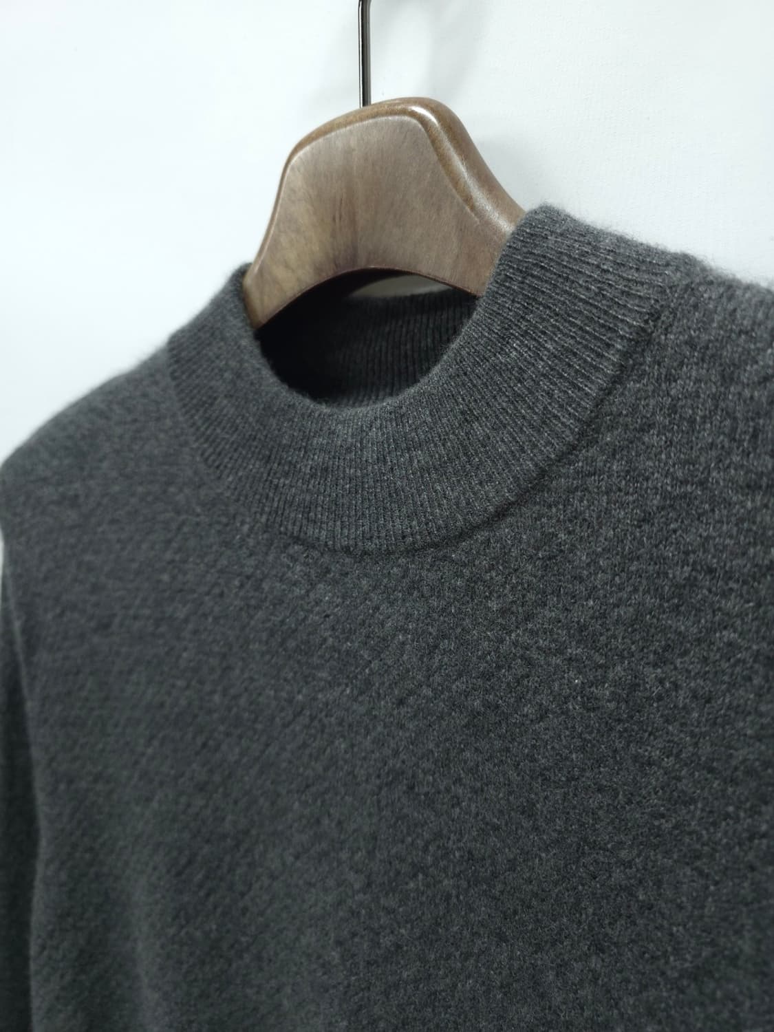 K2 남성 프리미엄 캐시미어 100% 라운드 니트 (차콜/105) 상품이미지3