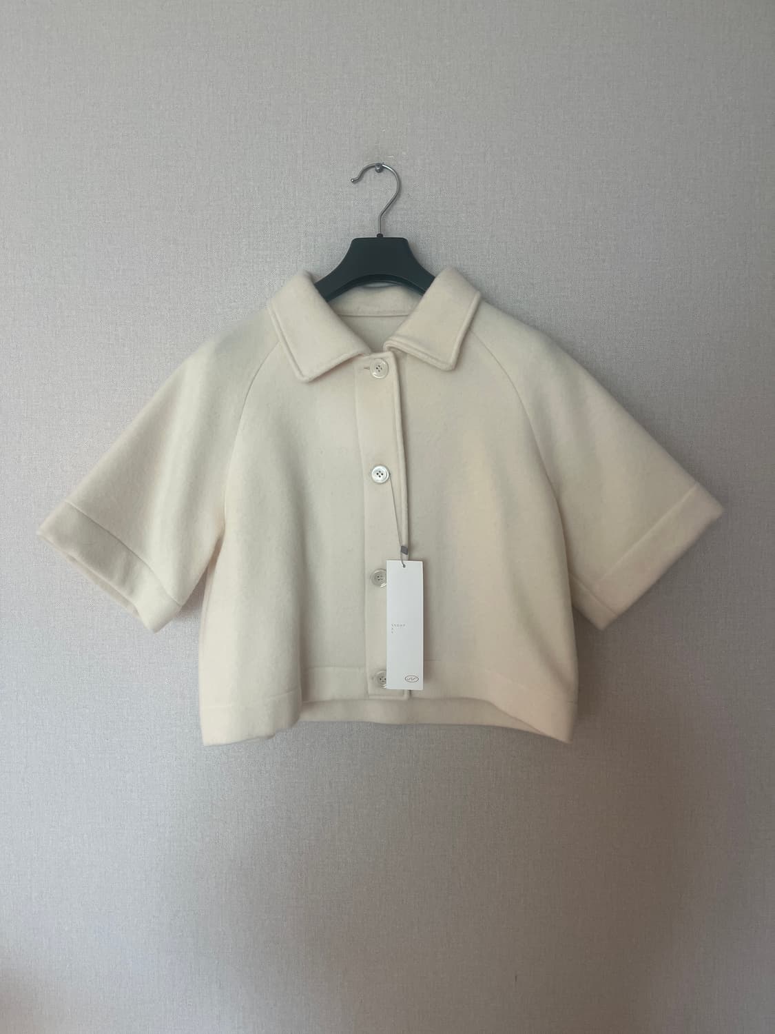 SSONYSAY의 아이보리 울 반팔 자켓 상품이미지1