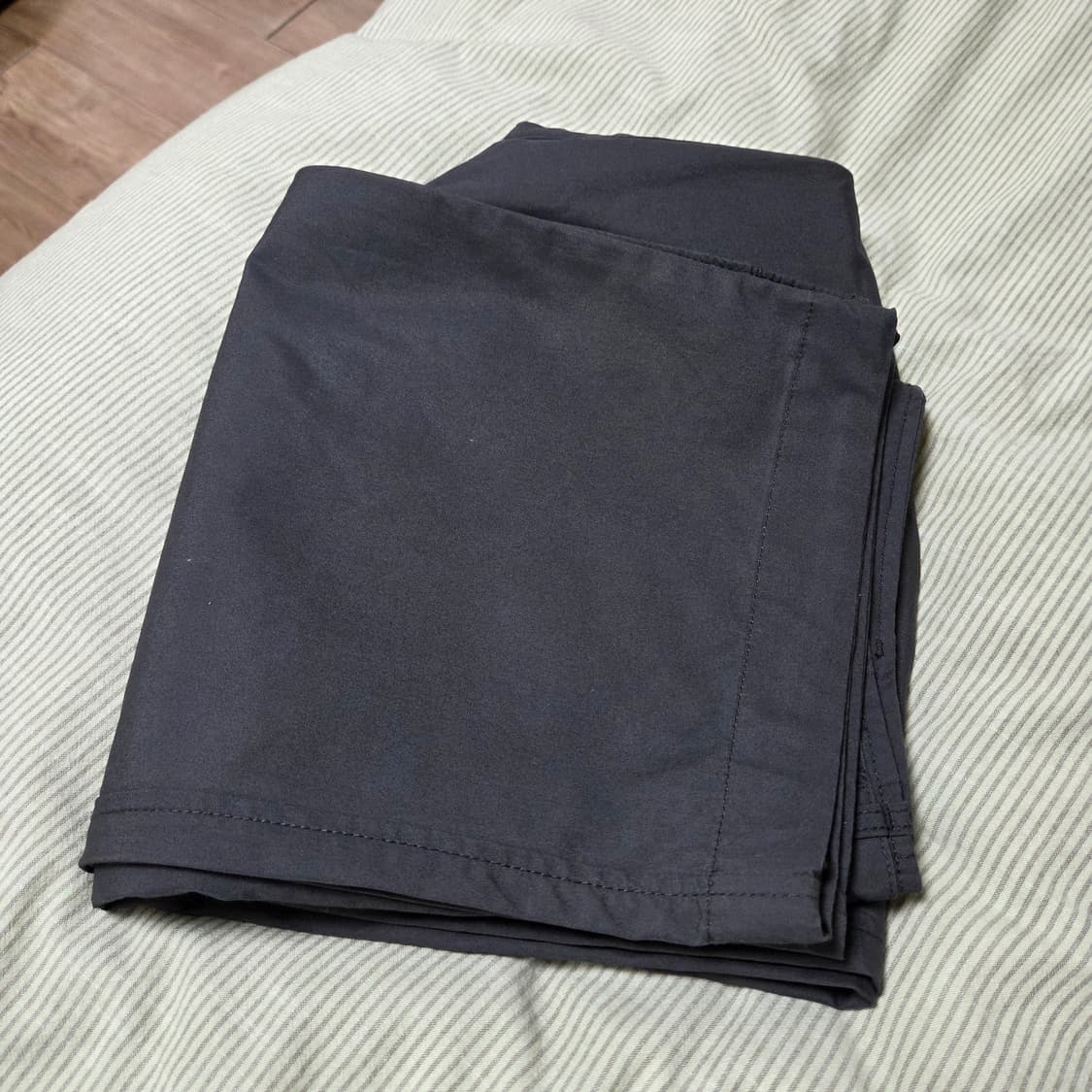 유니클로 U 와이드피트 파라슈트 팬츠 79 다크그레이 / 30 와이드핏 상품이미지5