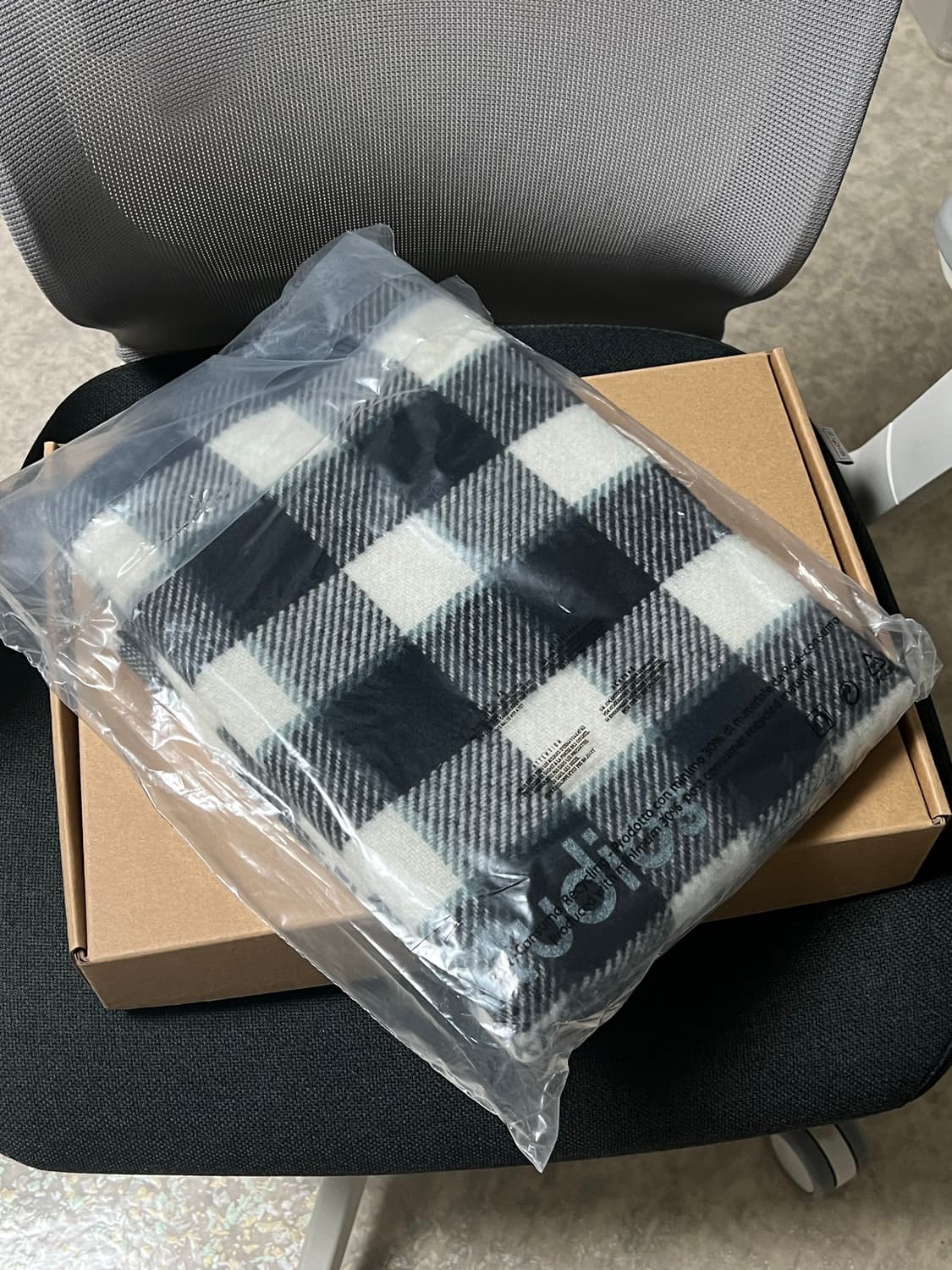 (새제품) 아크네 스튜디오 체크 울 머플러 그레이 블랙 화이트 상품이미지2