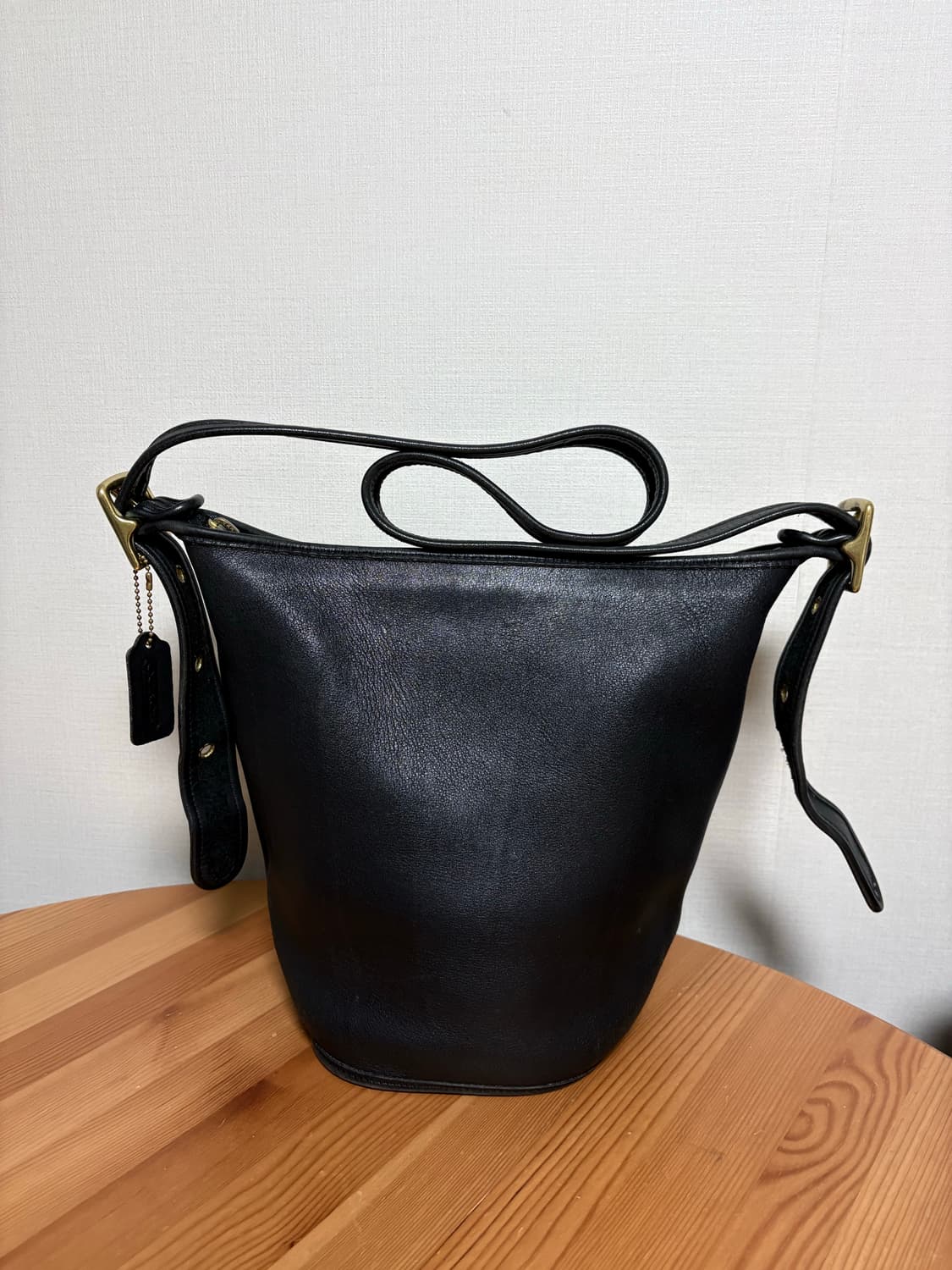 올드코치 블랙 가죽 버킷백 M 상품이미지1