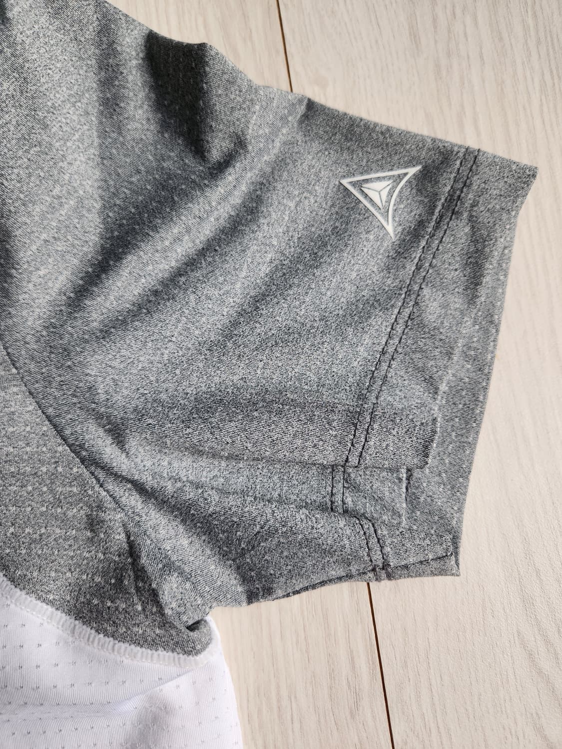 새상품급)네파 여성 반집업 기능성 반팔티 사이즈90 s

여러 중고사이트 상품이미지8