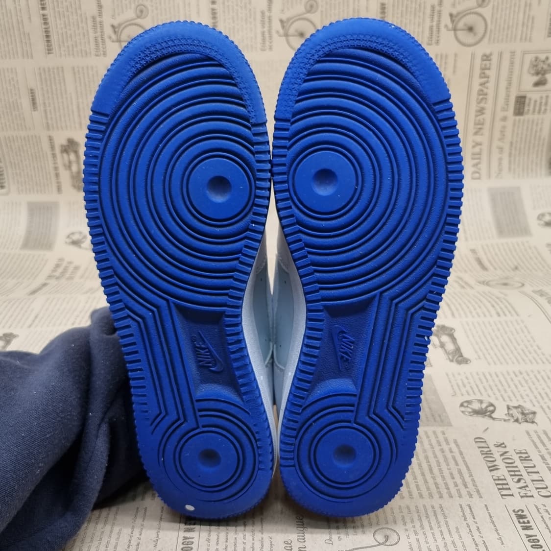 나이키 에어포스1 로우 화이트 블루 245 상품이미지3