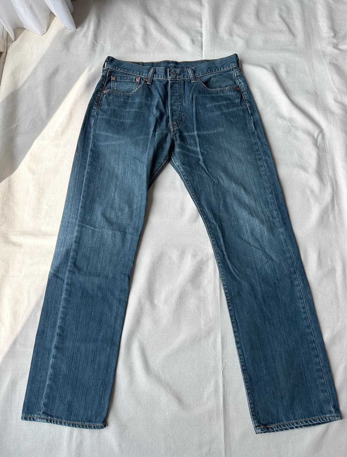 리바이스 501 스트레이트 데님팬츠 중청 33 상품이미지1