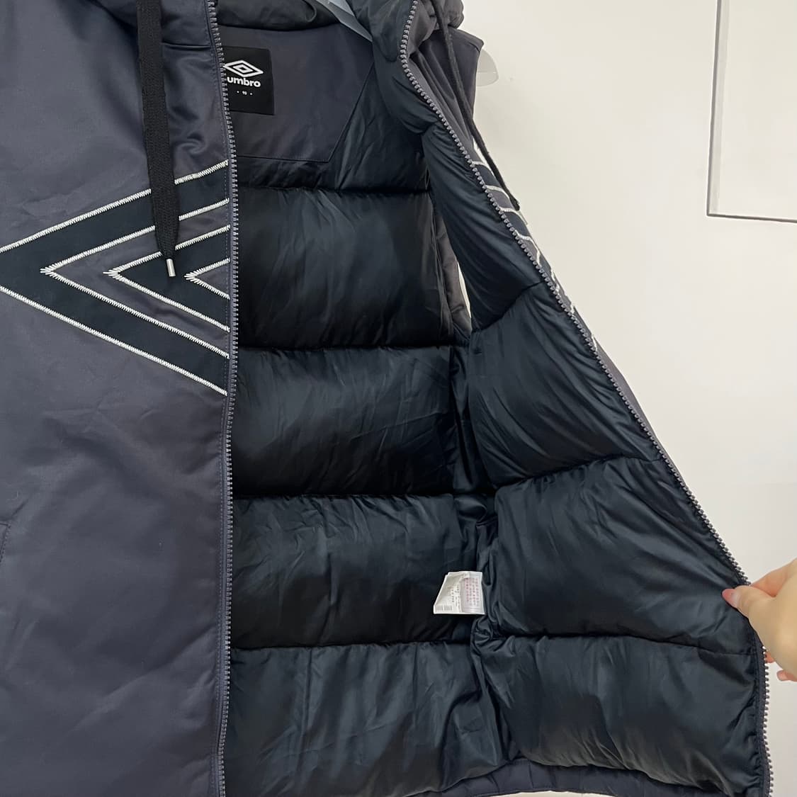 엄브로 자수 빅로고 패딩 조끼 상품이미지6